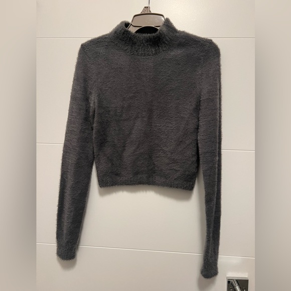 Hollister Top and skirt combo - Picture 3 of 5